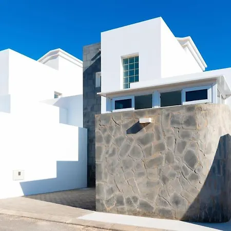 Сasa de vacaciones Casa Lolalo - Modern With Pool, 15min Walk To Marina Rubicon