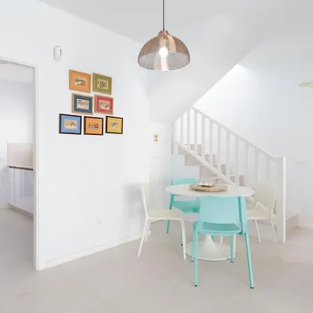 Сasa de vacaciones Casa Lolalo - Modern With Pool, 15min Walk To Marina Rubicon *