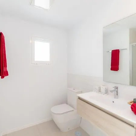 Casa Lolalo - Modern With Pool, 15min Walk To Marina Rubicon 別荘 *